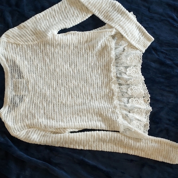 GIRLS medium Abercrombie Kids knit shirt with lace on hem - Picture 6 of 6